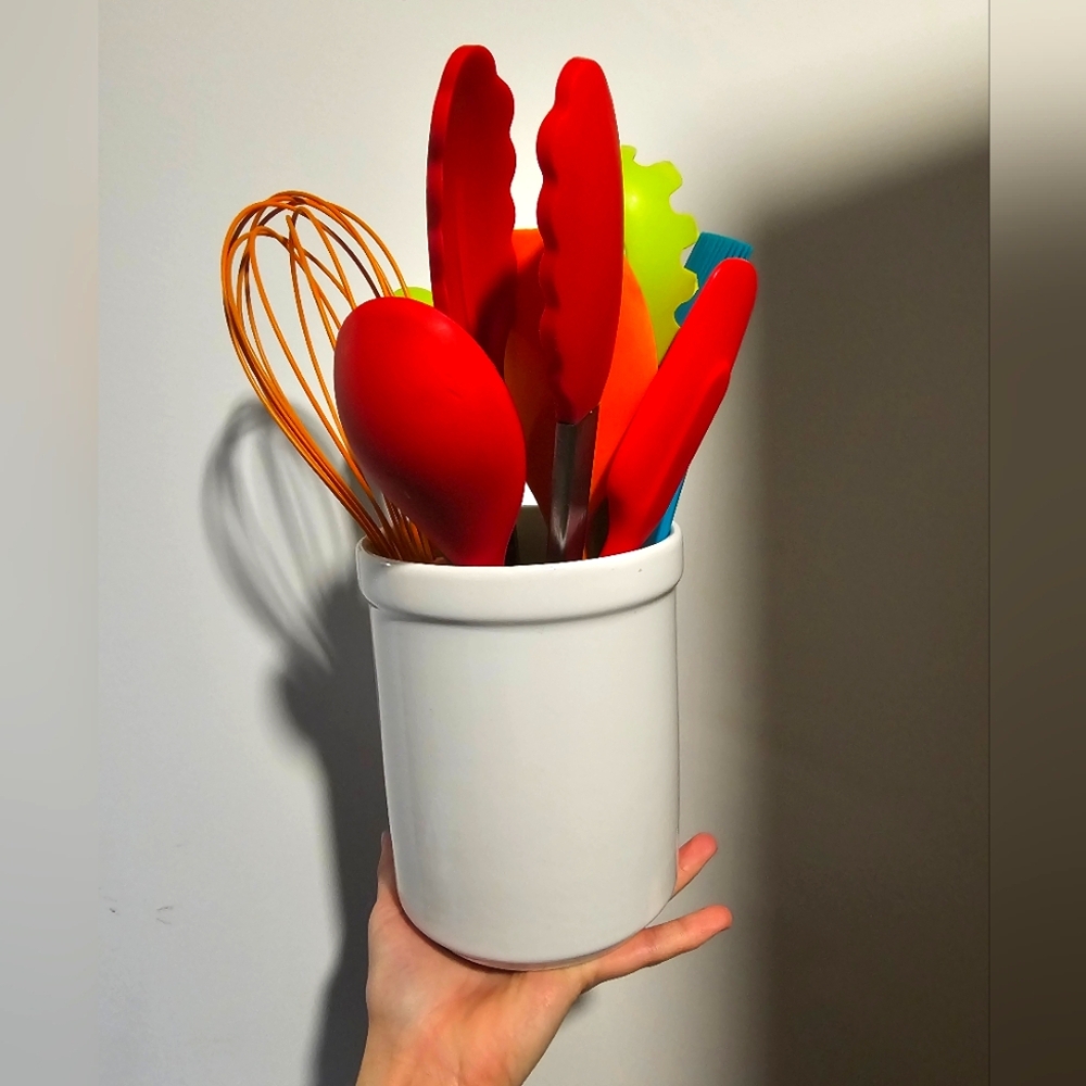 White Ceramic Utensil Holder & Silicone Utensils.